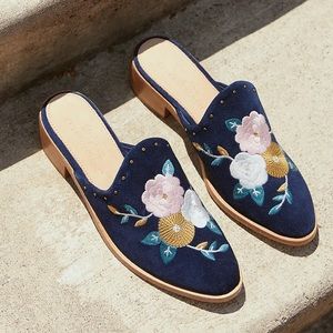 SOLUDOS x Anthropologie Floral Embroidered Mules 6